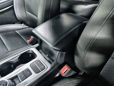 Used 2023 Ford Explorer XLT RWD image 38