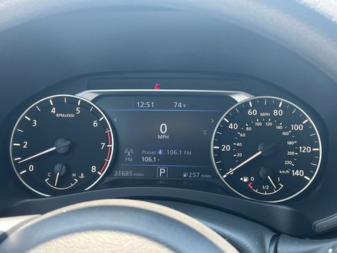 Used 2025 Nissan Altima 2.5 SV FWD image 41