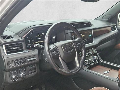Used 2023 GMC Yukon Denali Ultimate image 10
