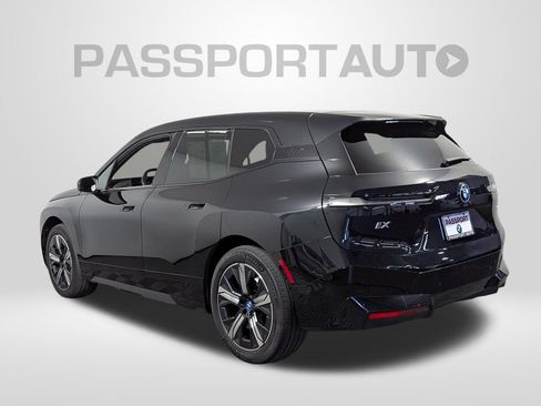 Used 2023 BMW iX xDrive50 w/ Sport Package AWD/4WD image 3