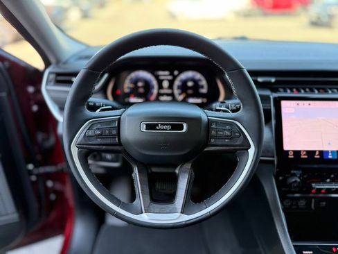 Used 2023 Jeep Grand Cherokee L Limited w/ Black Appearance Package AWD/4WD image 6