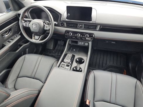 Certified 2025 Honda Pilot TrailSport image 35