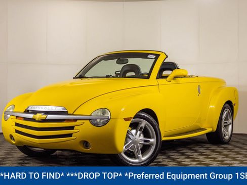 Used 2004 Chevrolet SSR w/ Preferred Equipment Group RWD image 4