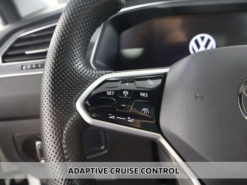 Used 2024 Volkswagen Tiguan SE R-Line image 4