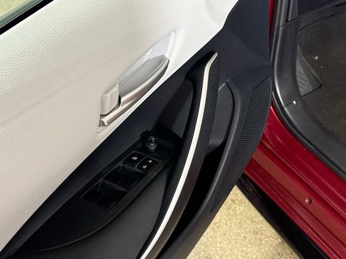 Used 2025 Toyota Corolla SE image 16