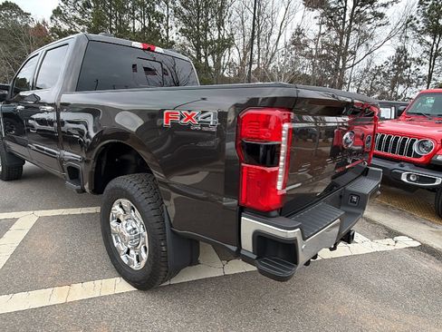 Used 2025 Ford F250 Lariat w/ Chrome Package image 10