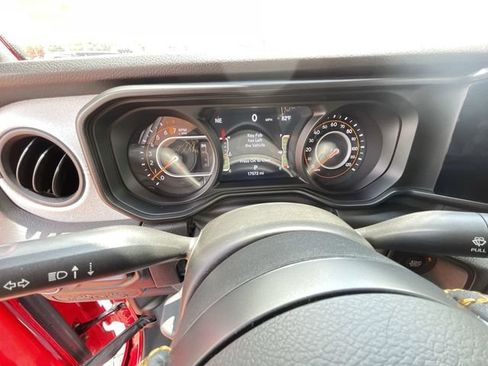 Used 2024 Jeep Gladiator Sport AWD/4WD image 12