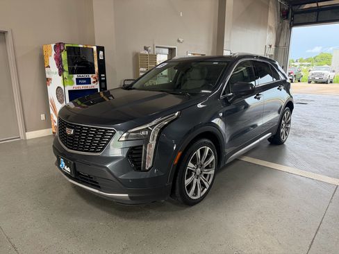 Used 2019 Cadillac XT4 Premium Luxury AWD/4WD image 2