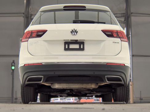 Used 2020 Volkswagen Tiguan SEL AWD/4WD image 3