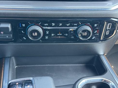 Used 2023 Chevrolet Silverado 1500 High Country w/ High Country Premium Package AWD/4WD image 24