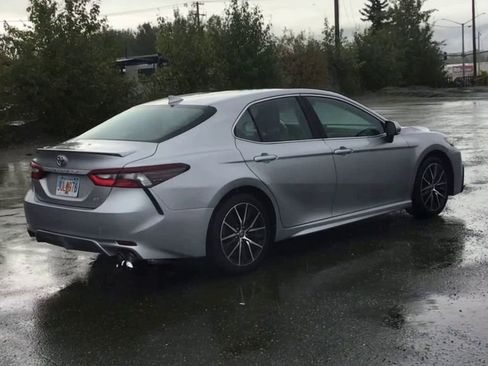 Used 2022 Toyota Camry SE image 8