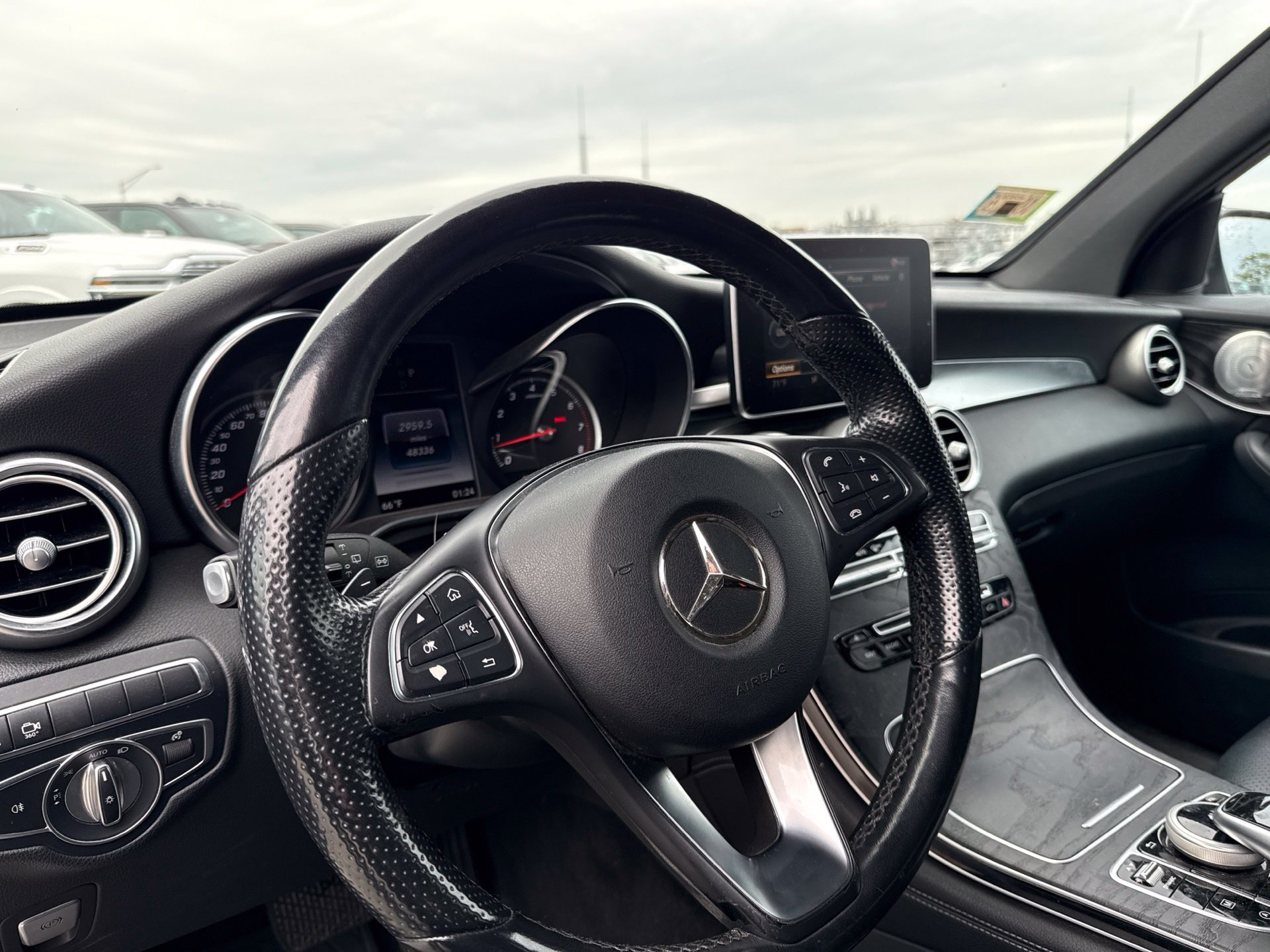Used 2017 Mercedes-Benz GLC 300 4MATIC image 9