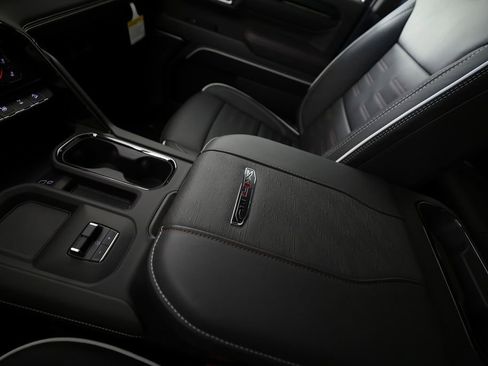 Used 2026 GMC Sierra 2500 AT4X image 38