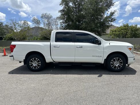 Used 2021 Nissan Titan SV w/ SV Convenience Package RWD image 10