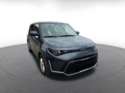 Used 2025 Kia Soul LX w/ LX Technology Package FWD image 3