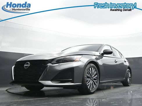 Used 2025 Nissan Altima 2.5 SV FWD image 28