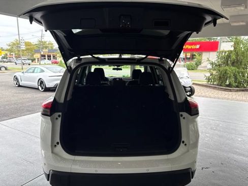 Used 2024 Nissan Rogue S FWD image 14