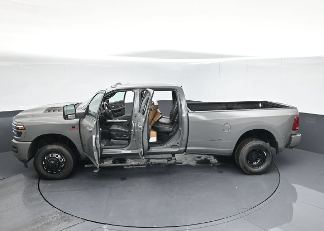 New 2026 RAM 3500 Laramie AWD/4WD image 58