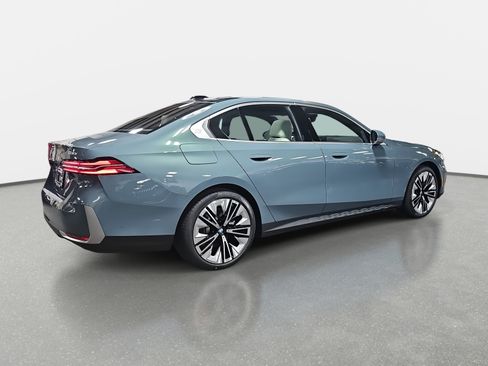 New 2026 BMW 530i w/ Premium Package image 5