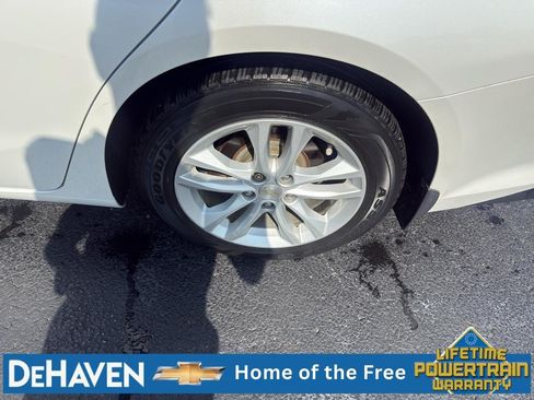 Used 2017 Chevrolet Malibu LT w/ Driver Confidence Package FWD image 10