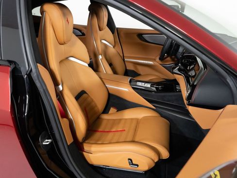 Used 2025 Ferrari Purosangue AWD/4WD image 38