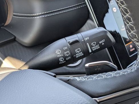 Used 2025 Jeep Grand Cherokee Laredo X image 26