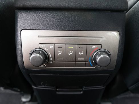 Used 2013 Toyota Highlander SE AWD/4WD image 35