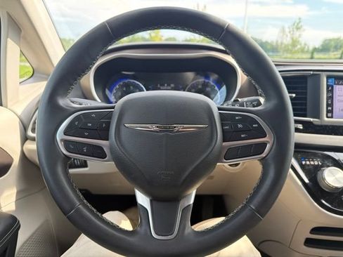 Used 2022 Chrysler Voyager LX FWD image 40