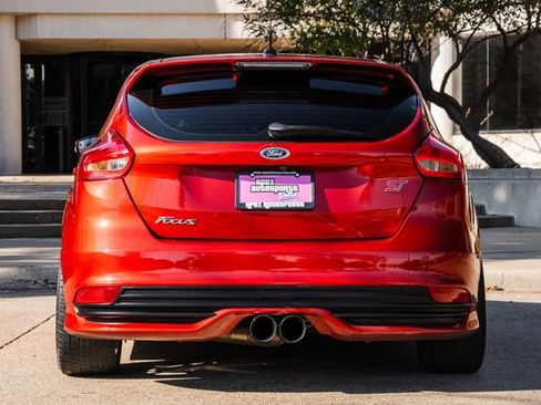 Used 2018 Ford Focus ST w/ Equipment Group 401A image 15