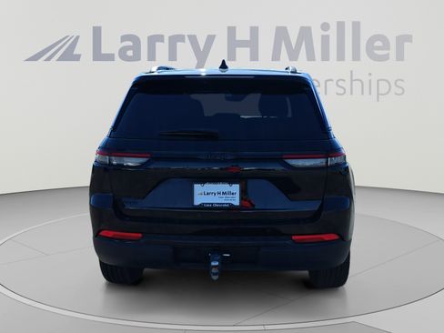 Used 2025 Jeep Grand Cherokee Altitude AWD/4WD image 4