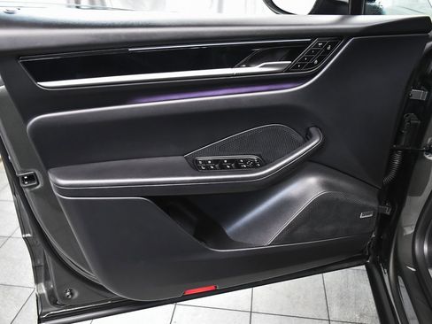 Used 2025 Porsche Macan 4 Electric image 9