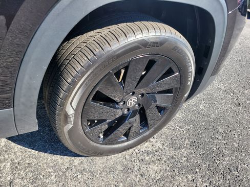 Used 2025 Volkswagen Atlas Cross Sport SE image 10