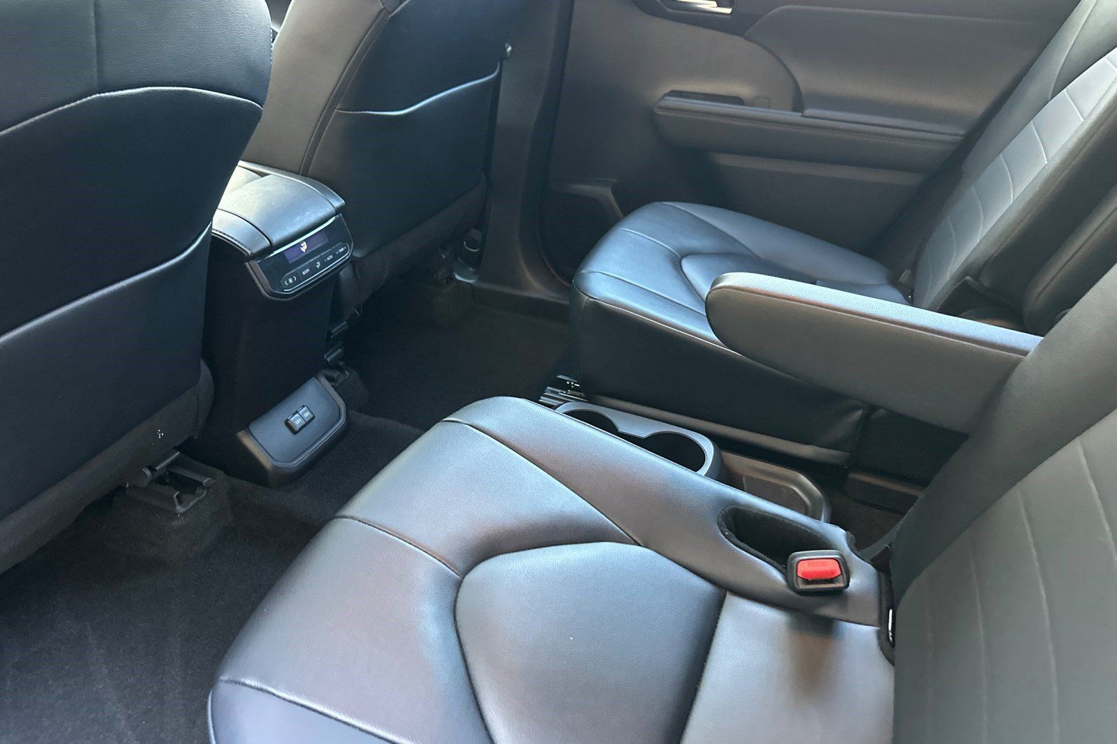 Used 2026 Toyota Highlander XLE AWD/4WD image 25