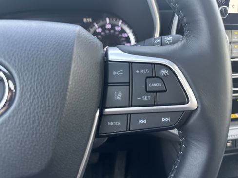 Used 2024 Toyota Highlander XLE image 23
