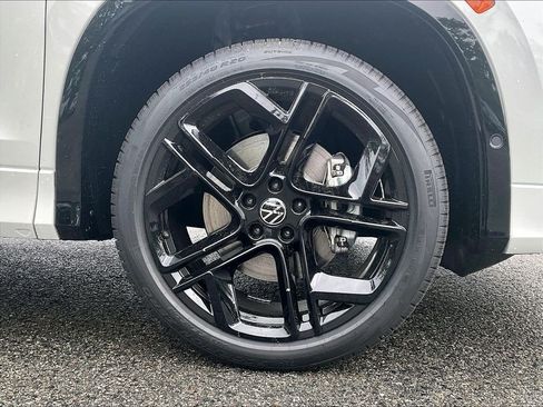 New 2026 Volkswagen Tiguan SE R-Line AWD/4WD image 8