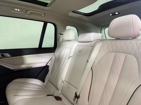 Used 2022 BMW X7 xDrive40i w/ Premium Package AWD/4WD image 22