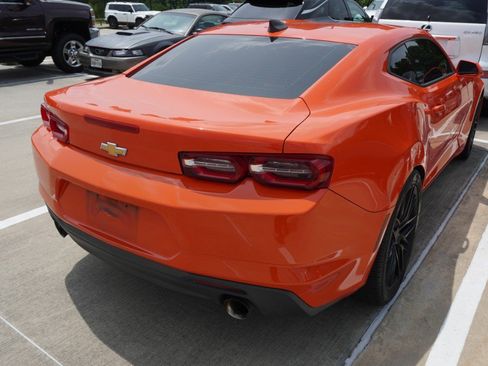 Used 2019 Chevrolet Camaro LT RWD image 5