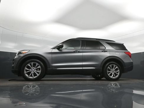 Used 2023 Ford Explorer XLT w/ Equipment Group 202A AWD/4WD image 39
