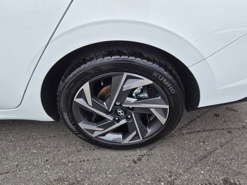 Used 2024 Hyundai Elantra Limited FWD image 27