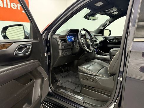 Used 2023 Chevrolet Suburban Premier image 9