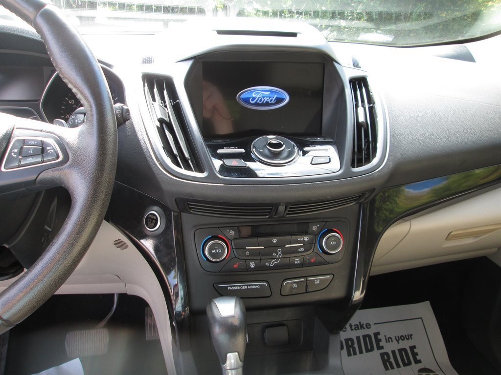 Used 2017 Ford Escape Titanium AWD/4WD image 14
