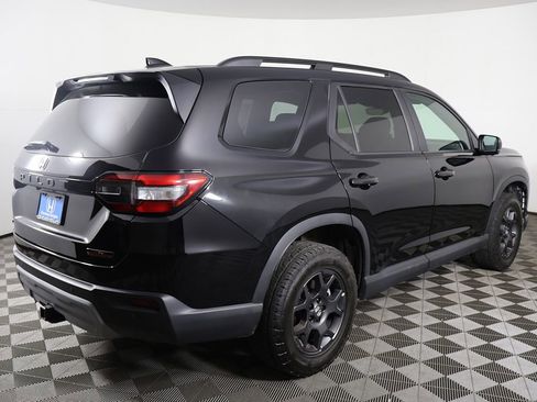 Used 2024 Honda Pilot TrailSport image 12