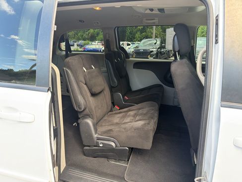Used 2016 Dodge Grand Caravan SXT w/ Rear Park Assist Package FWD image 23