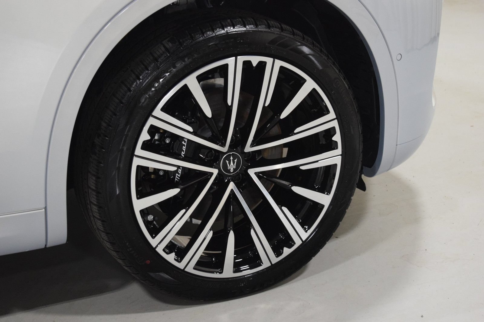 Certified 2025 Maserati Grecale Modena AWD/4WD image 16