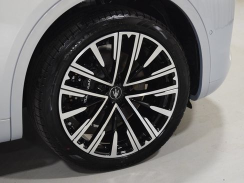 Used 2025 Maserati Grecale Modena AWD/4WD image 16
