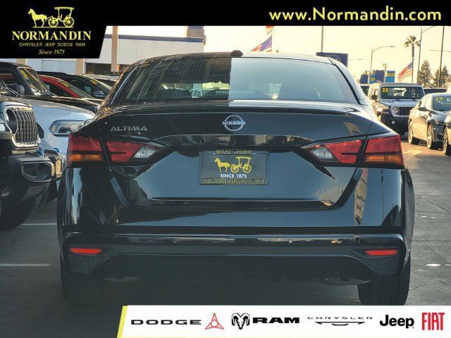 Used 2025 Nissan Altima 2.5 SV FWD image 4