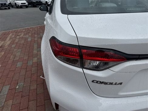 Used 2020 Toyota Corolla LE image 10