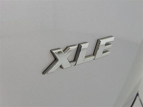Used 2016 Toyota RAV4 XLE image 10