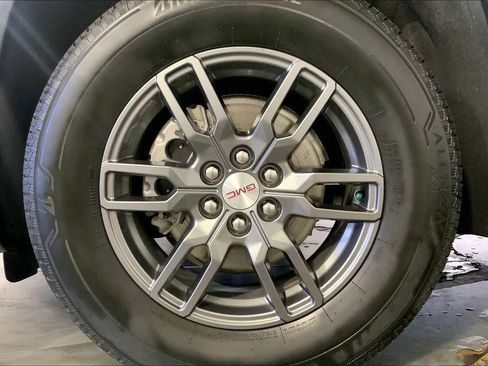 Used 2025 GMC Acadia Elevation FWD image 9