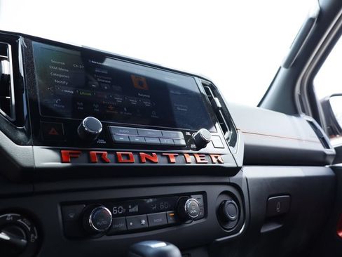 Used 2025 Nissan Frontier PRO-4X AWD/4WD image 15